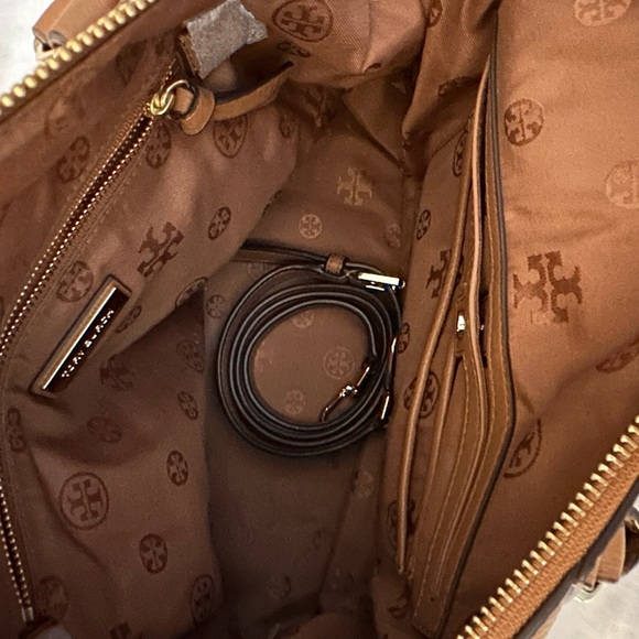 Tory Burch Perry Bombe Satchel Serif - Picture 4 of 4